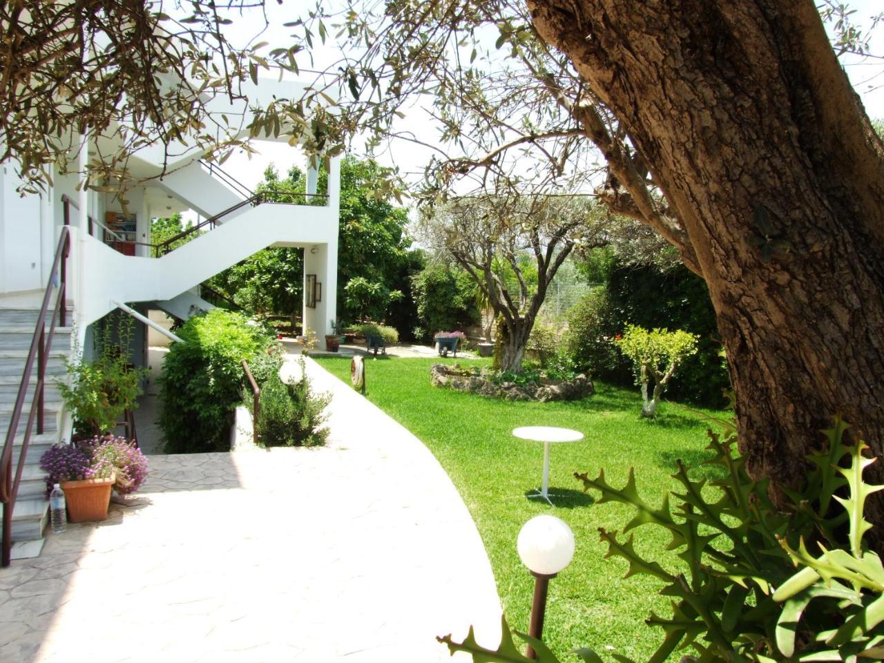 Sokrates Studios Aparthotel 2*