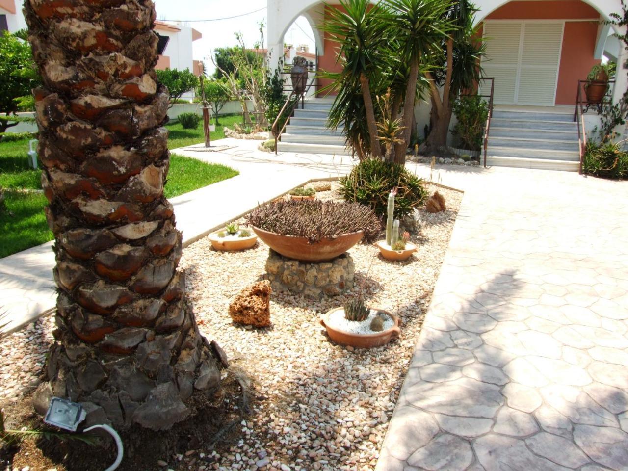 Sokrates Studios Aparthotel 2*